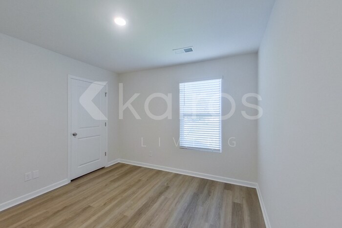 Building Photo - 109 Inez Ave