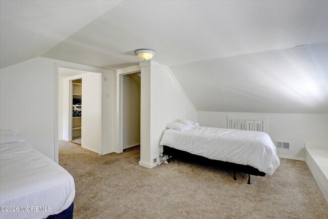 Building Photo - 570 N Edgemere Dr