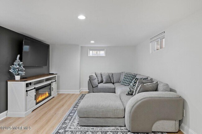 Building Photo - 173 McKinley Ct