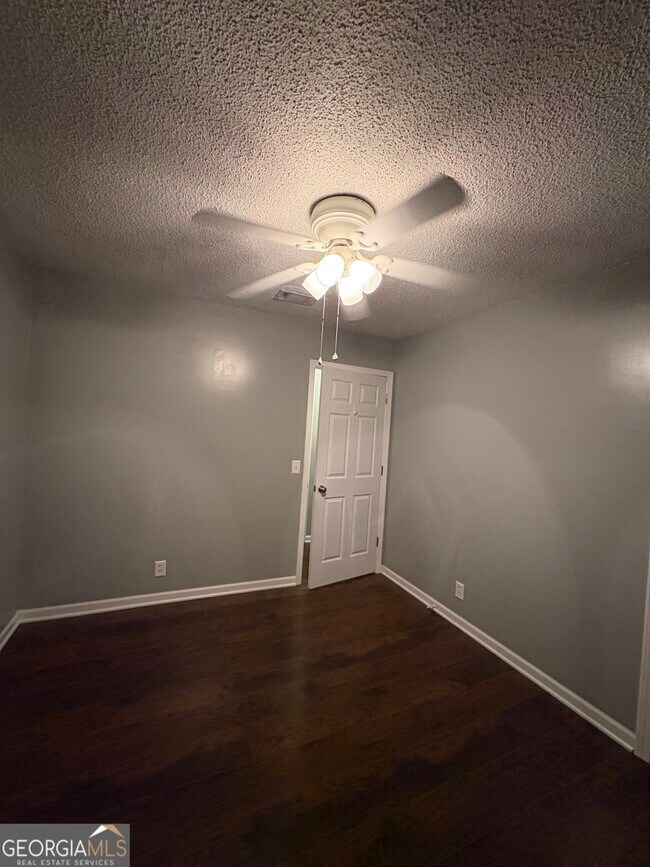 Building Photo - 155 Woodhaven Dr