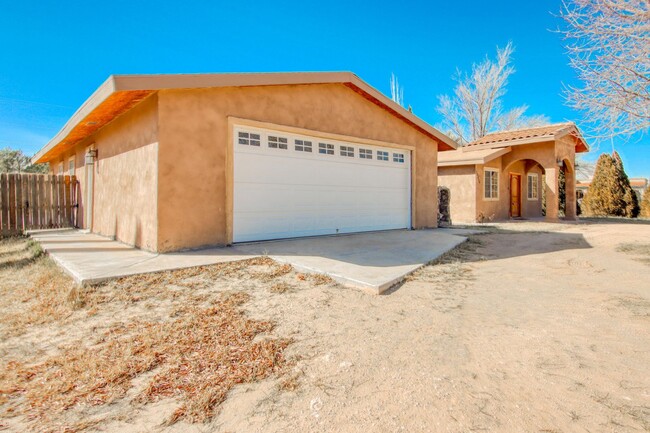 Building Photo - Beautiful East side HOME in Clin. Tx