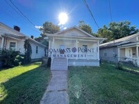 Building Photo - Newly Renovated Just For You! First Month'...