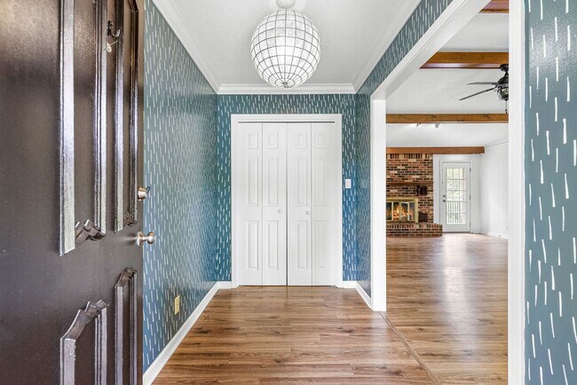 Building Photo - Pet Friendly Three Bedroom with Basement!