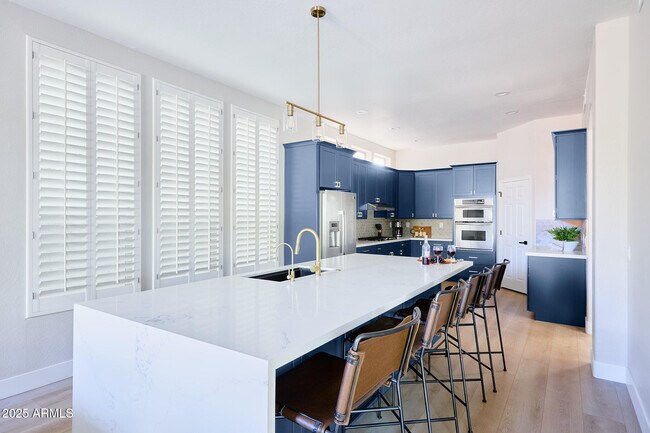 Building Photo - 3202 E Orange Dr