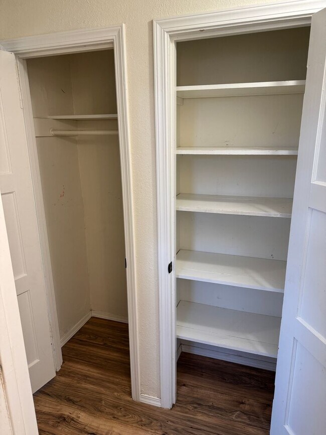 Building Photo - Updated 2 bedroom 1 bathroom house in Springfield!