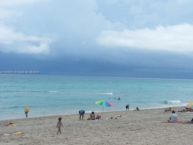 Building Photo - 1817 S Ocean Dr