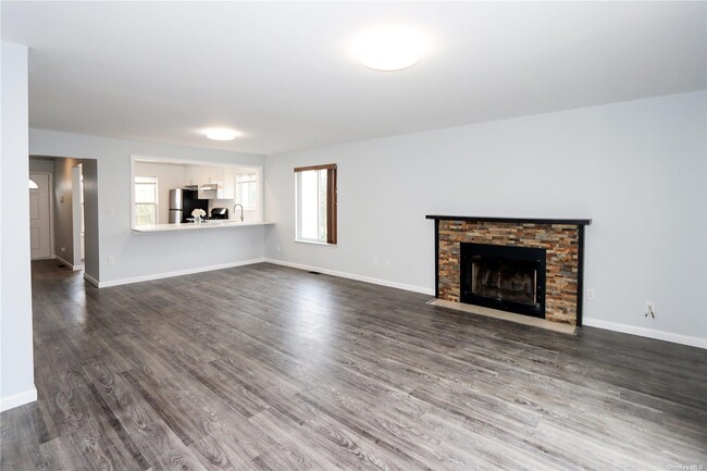 Building Photo - 3 A Putnam Ave