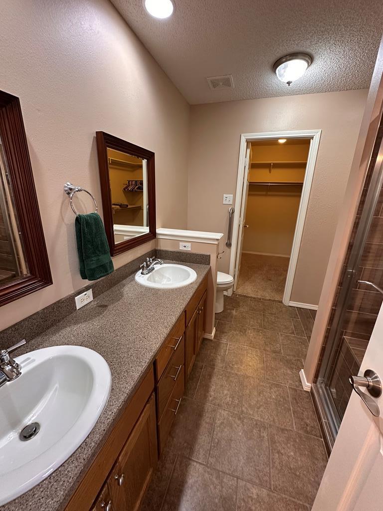 Building Photo - 4230 Green Meadow Dr