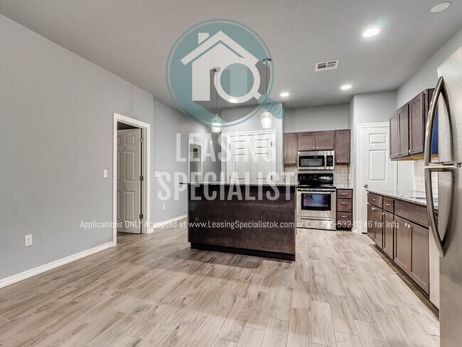 Building Photo - Central Norman 4 Bed 3 Bath House PRE-LEAS...