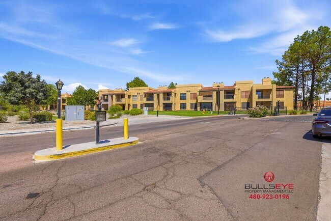 Building Photo - 8344 N 21st Dr