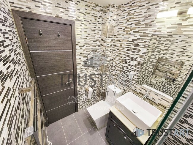 Building Photo - 12135 Academy Rd