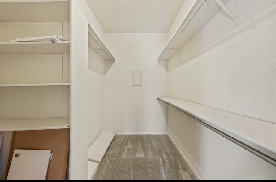 Building Photo - 726 Bering Dr