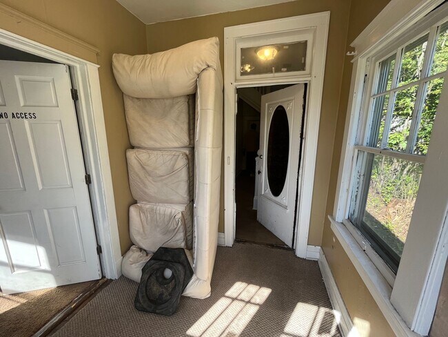 Building Photo - JUNE 2026 - Duluth MN 7 Bed - 2 Bath Singl...