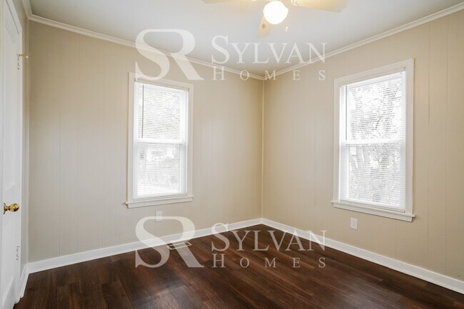 Building Photo - Lovely 3BR 1.5BA home