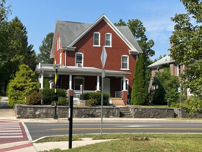 Primary Photo - 426 S Atherton St