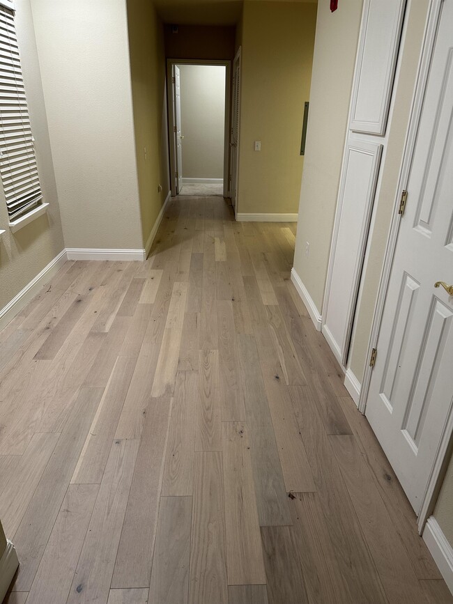 Building Photo - 435 Sheridan Ave