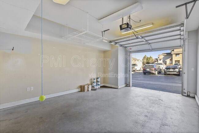 Building Photo - 18602 E Water Dr