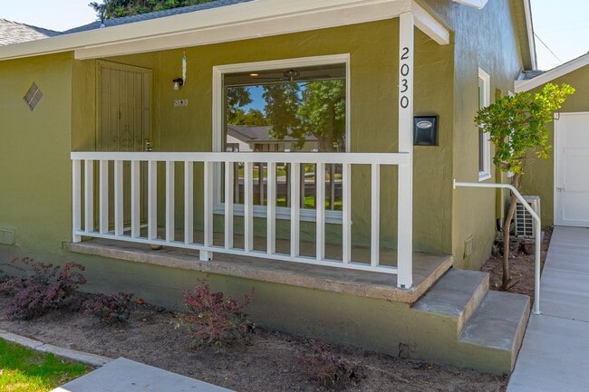 Building Photo - Remodeled La Loma Bungalow!