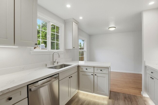 Building Photo - 251 C St