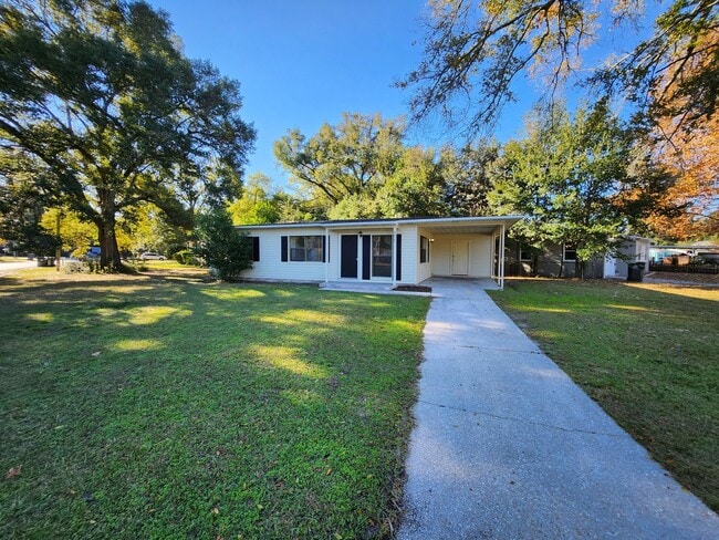 Building Photo - 5501 Mayfair Dr