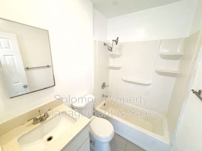 Building Photo - 3327 1/2 Polk Ave