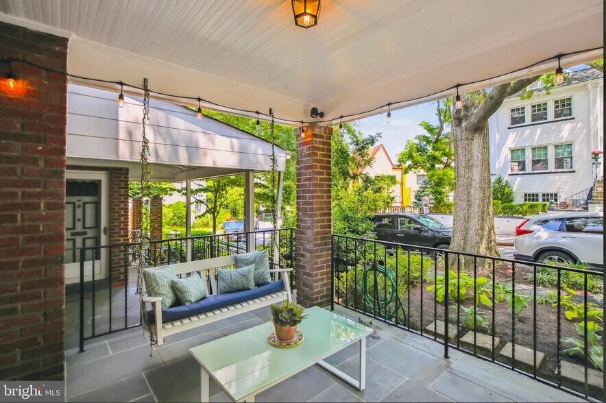 Building Photo - 1770 Hobart St NW