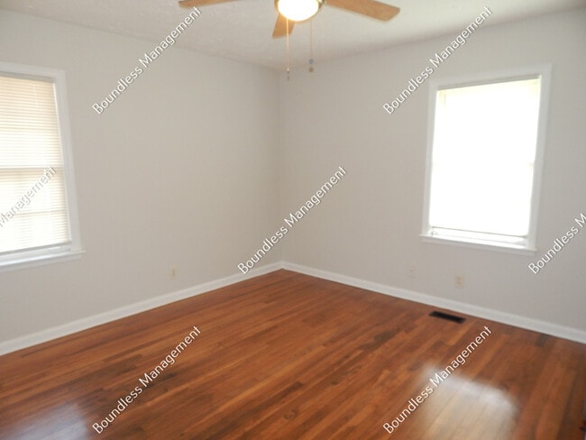 Building Photo - 392 Cairo St NW