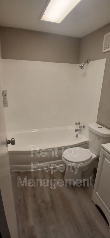 Building Photo - 412 N Cochise Dr
