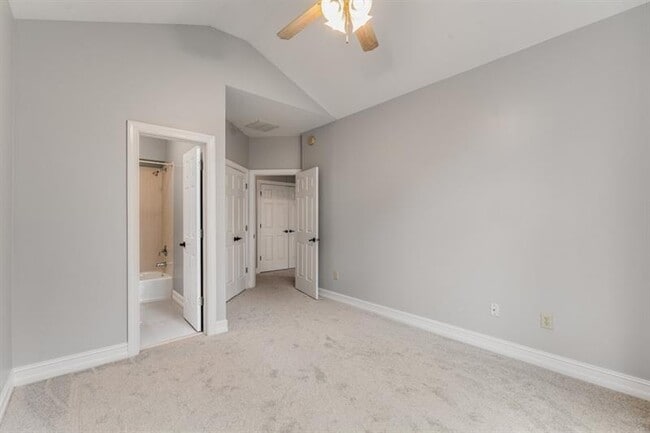 Building Photo - 331 Carpenter Dr NE