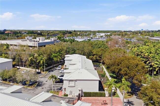 Building Photo - 15720 SW 92nd Ave