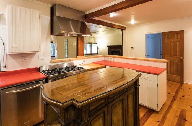 Building Photo - 1001 Myrtle St