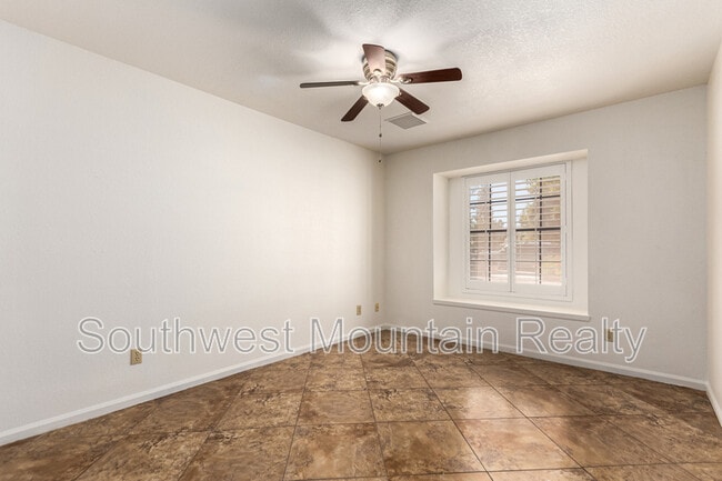 Building Photo - 2020 W Natal Cir