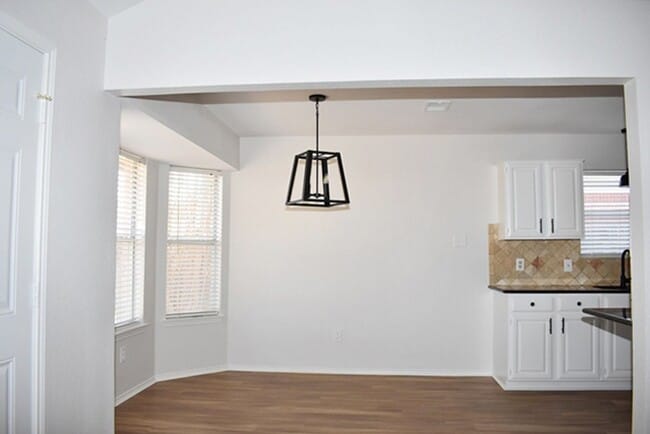 Building Photo - 6912 Brookdale Dr