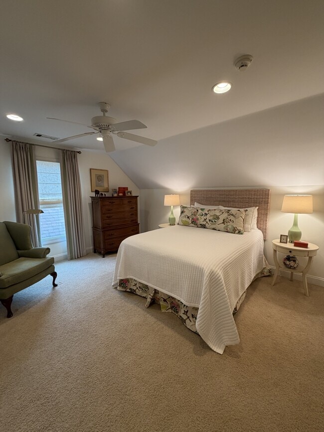 Building Photo - 424 Northpointe Lake Dr