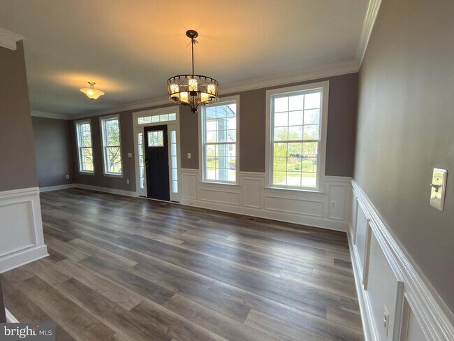 Building Photo - 8 Ramsdell Ct