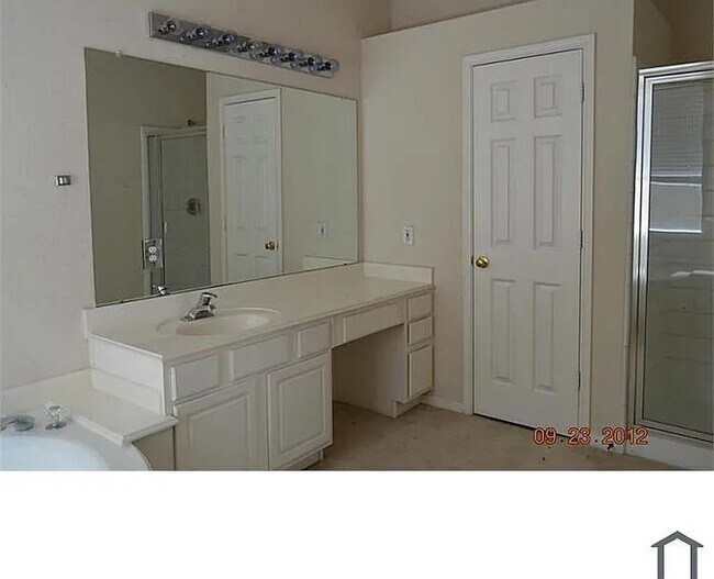 Building Photo - 12726 Laurel Mist Way