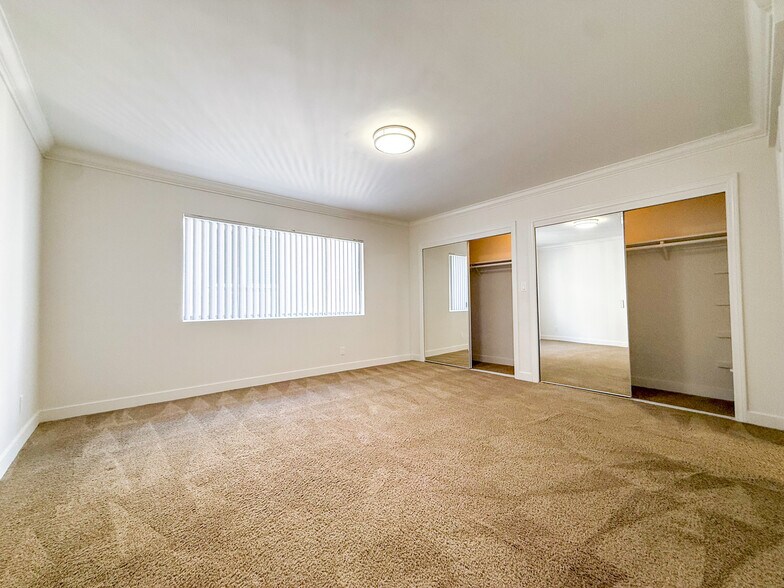 Building Photo - 9319 Alcott St