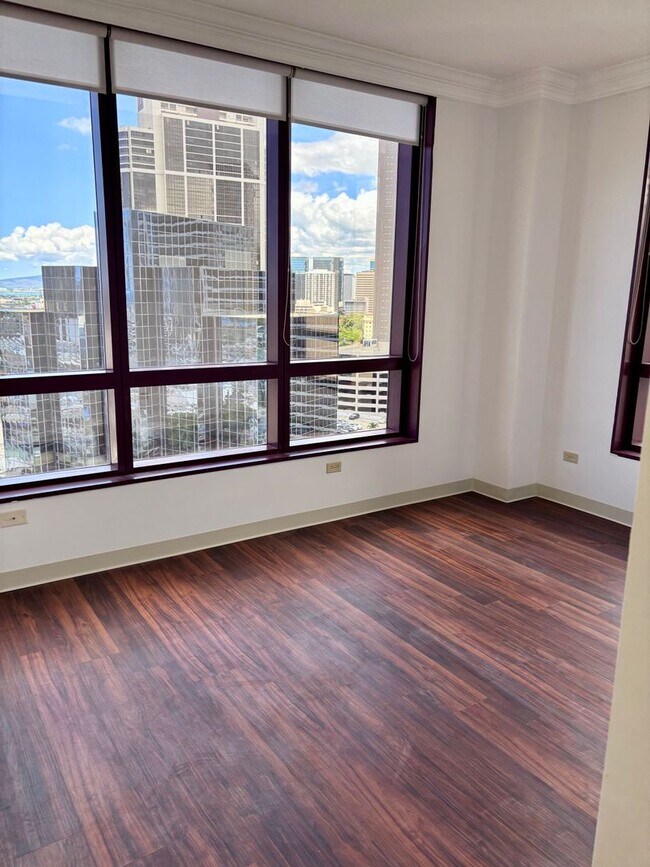 Building Photo - 725 Kapiolani Blvd