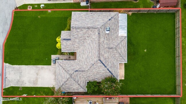 Building Photo - 213 Longleaf Dr