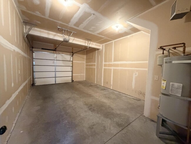 Building Photo - Beautiful 2 Bed, 1.5 Bath Townhouse with Bridger Views, Pets OK!