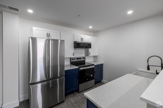 1BR, 1BA - Kitchen - 484 Main St