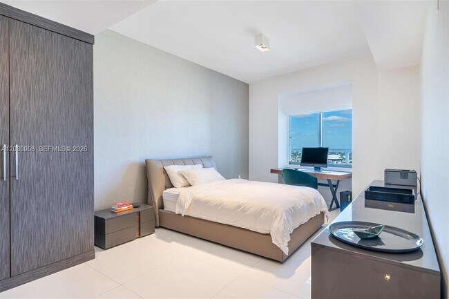Building Photo - 1100 Biscayne Blvd