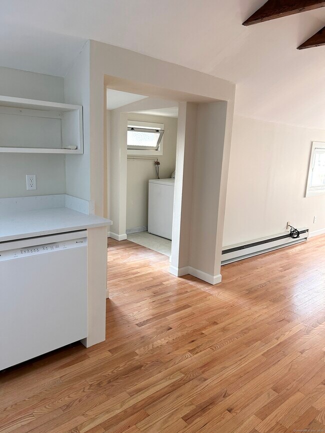 Building Photo - 6-5 5th St