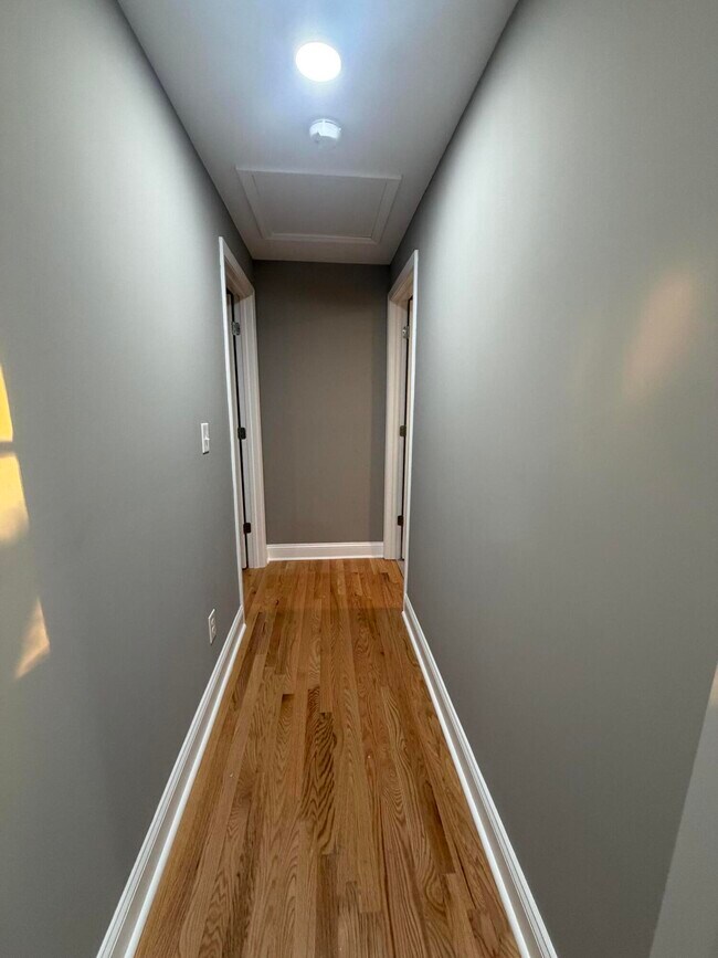 Building Photo - 402 Gunn St