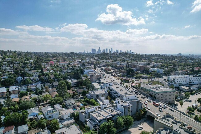 Building Photo - 4111 W Sunset Blvd