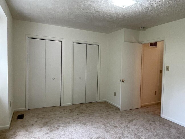 Building Photo - 158 Albemarle Dr