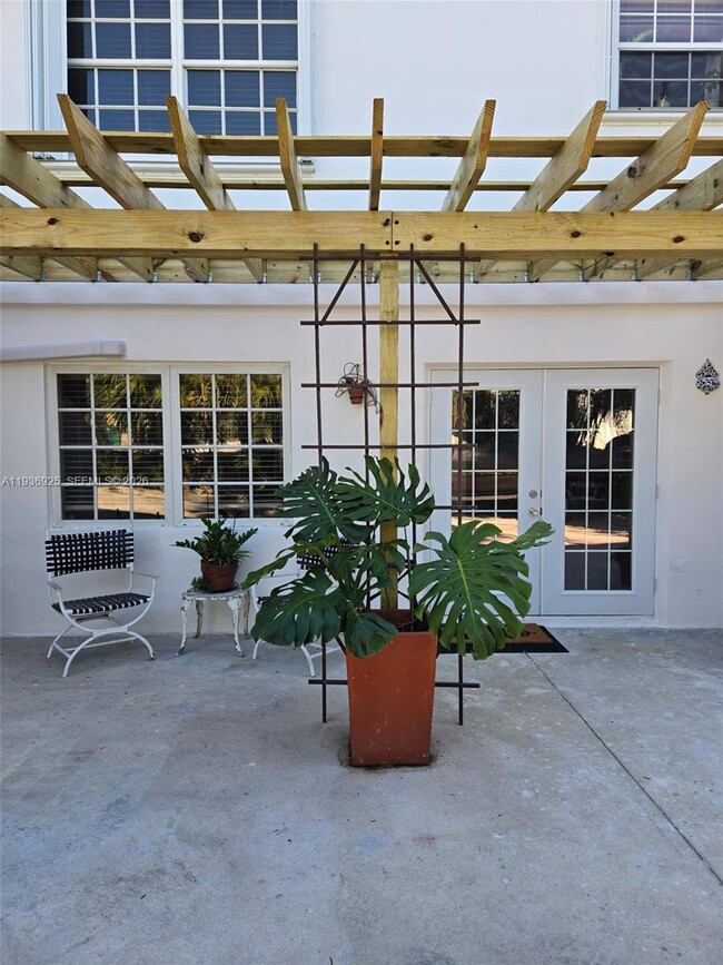 Building Photo - 6920 SW 82nd Ct