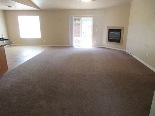 Building Photo - 3 bedroom -2 Bathroom -Twinhome in Lamplight