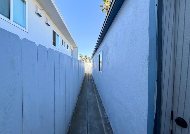 Building Photo - Cozy 2BR with Serene Courtyard Escape