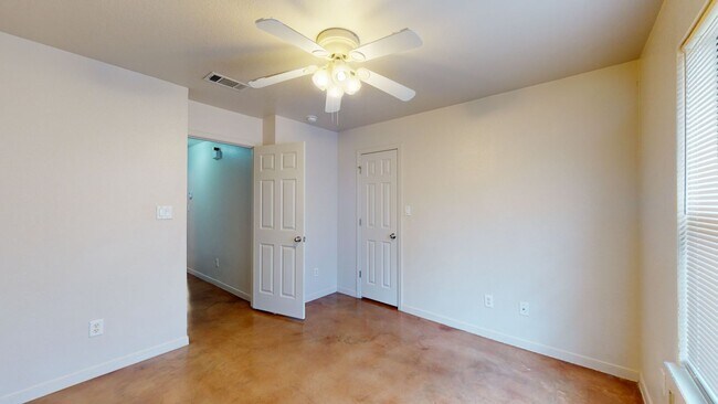 Building Photo - FREE DECEMBER RENT!!!